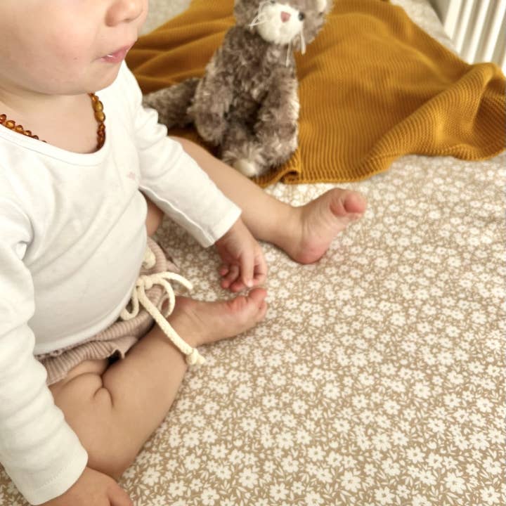 Cuddle Bug & Co – wholesale Cot/crib sheets – Cuddle Bug & Co Cot Sheet Bethany2