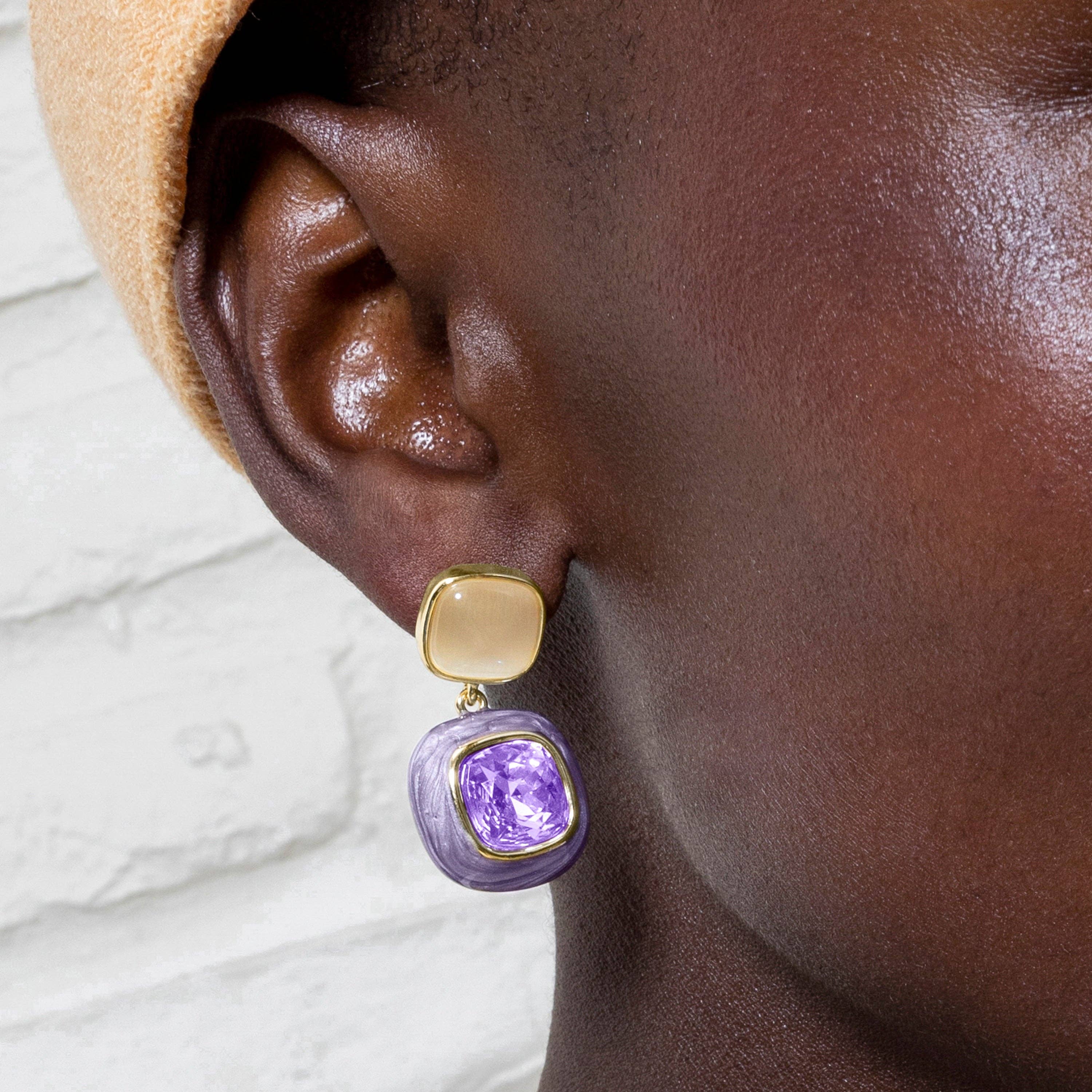 Luxenter – Großhandel Ohrhänger – Amethyst-Zirkonia-Ohrringe in 18k Gelbgold - Xumas4