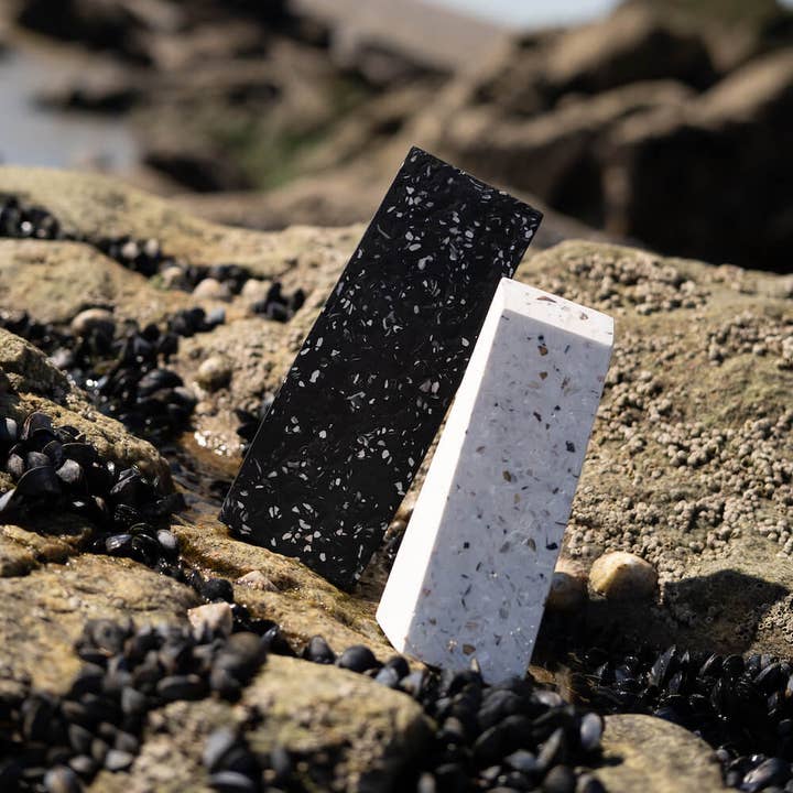 Boekensteunen van gerecyclede schelpen - HELIOS voor wholesale door Malàkio