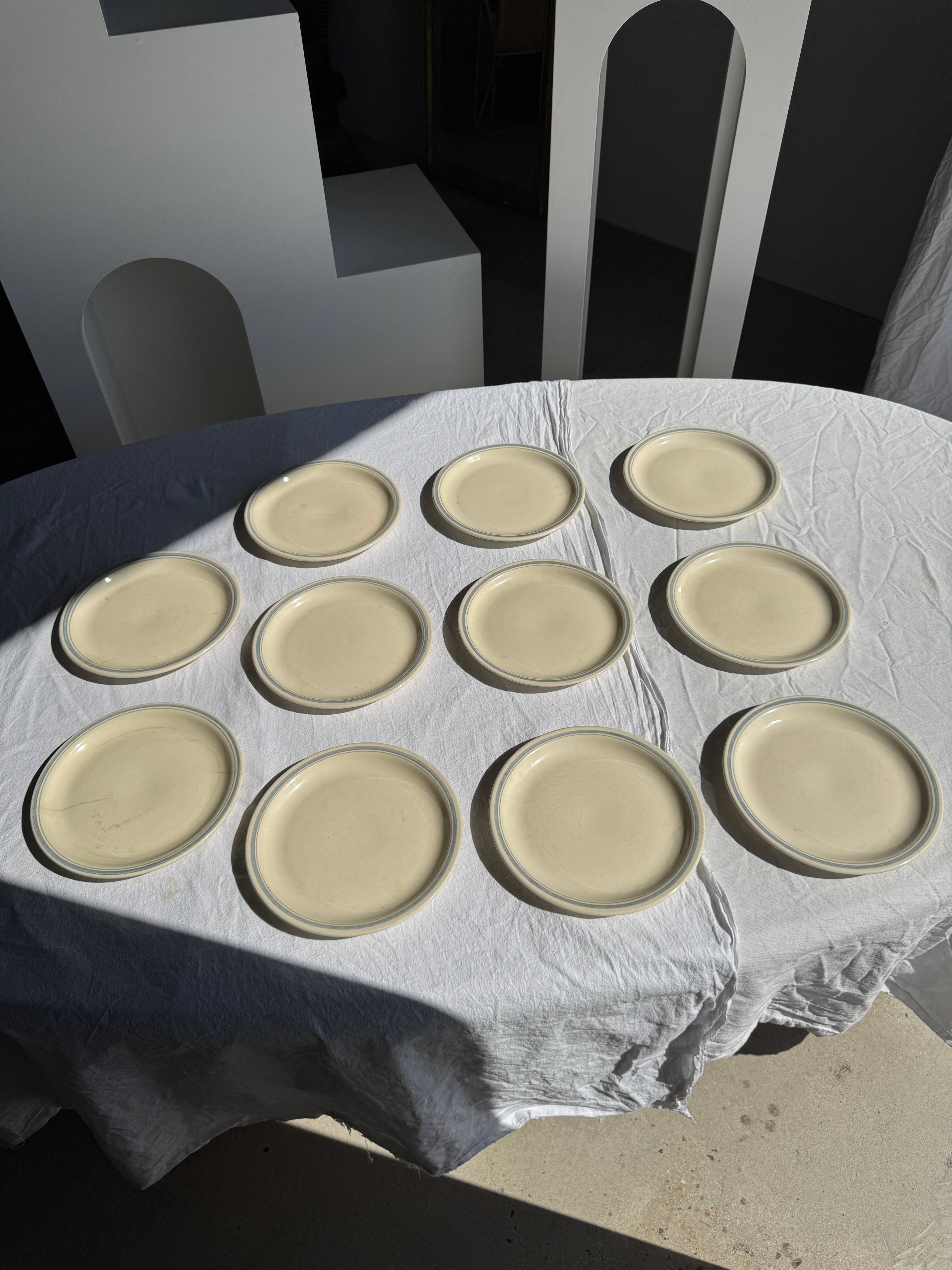 Office Objets - Wholesale Dinner Plate - Set of 8 vintage white dinner plates with blue trim D23.510