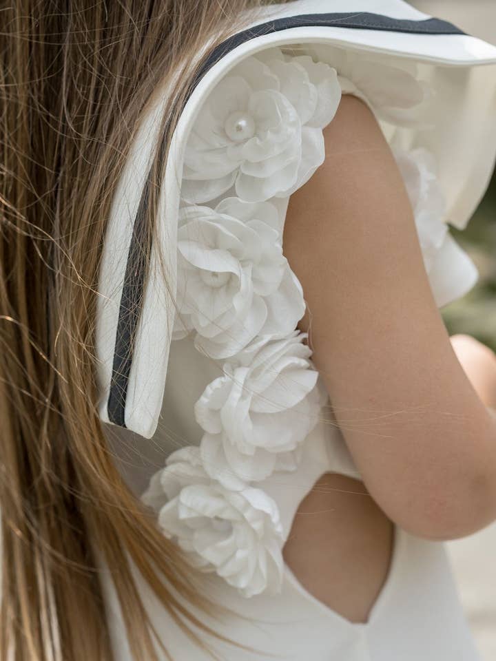 Petite Maison Kids – Großhandel Kleid – Kinder – Alex Weißes Rüschenkleid mit schwarzer Kontrastlinie3