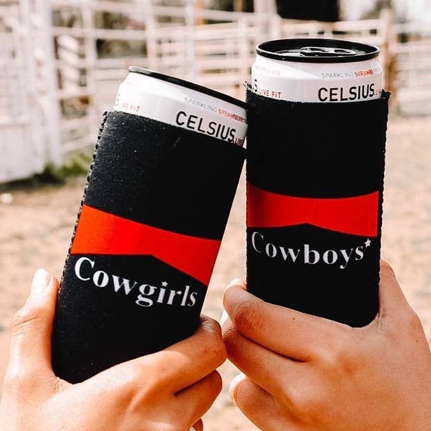 The Front Porch Label – wholesale Drinkkramare – Cowboys + Cowgirls Coozies 2-Pack0