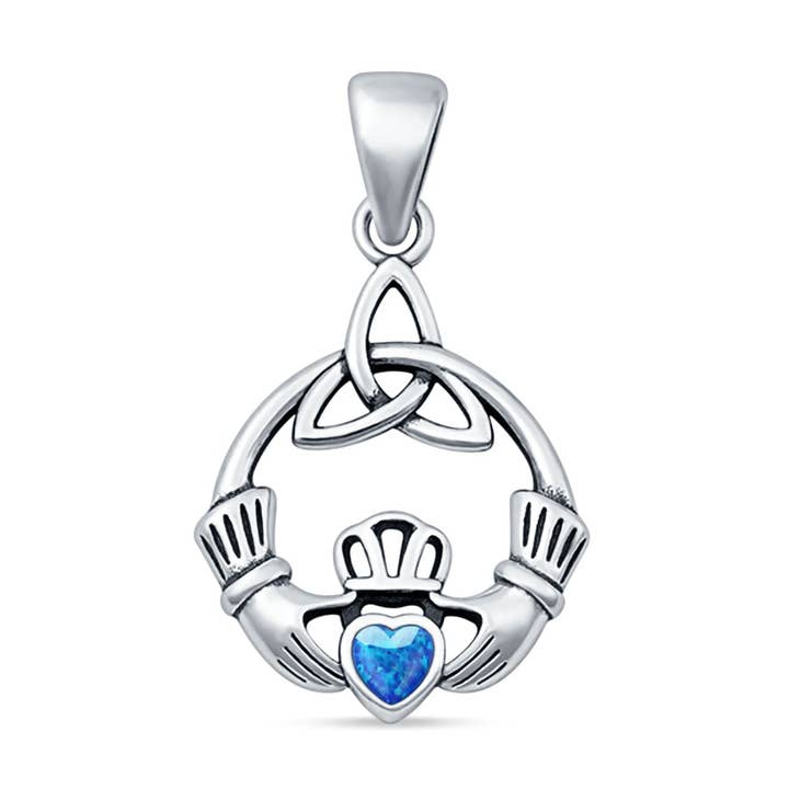 Pendentif Trinité Claddagh en Opale Bleue de Laboratoire. pour la vente par Blue Apple Imports