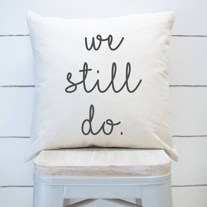 We doen nog steeds kussensloop jubileumgeschenk kussen voor koppels voor wholesale door Rising Tide Vintage