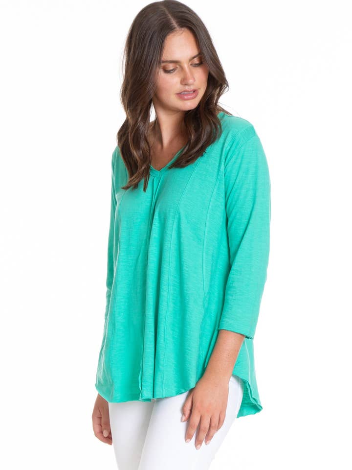 T-shirt fluide à col en V et manches 3/4 pour la vente par APNY