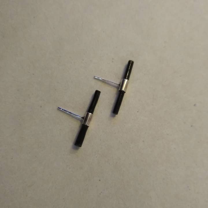 Kreitto jewels – wholesale Stud/post earrings – Black coral stud earrings1