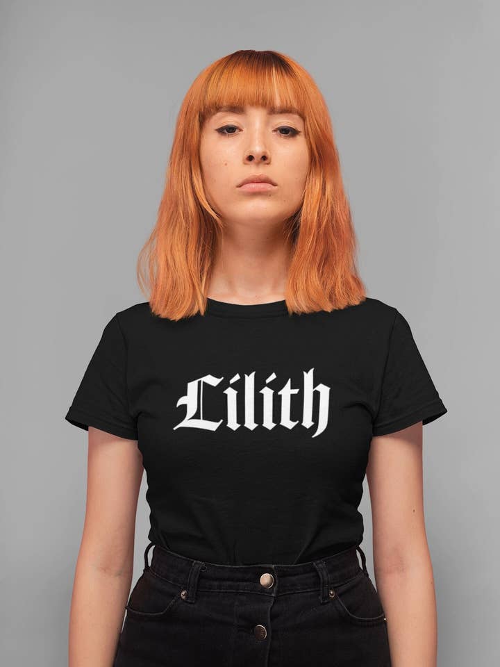 Camisa Goth T-Shirt Lilith Goth, Roupa Estilo Gothic por atacado de Wickedly Divine Shop