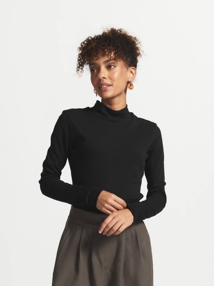 Ella | Haut à col roulé | Noir pour la vente par Sitting Pretty