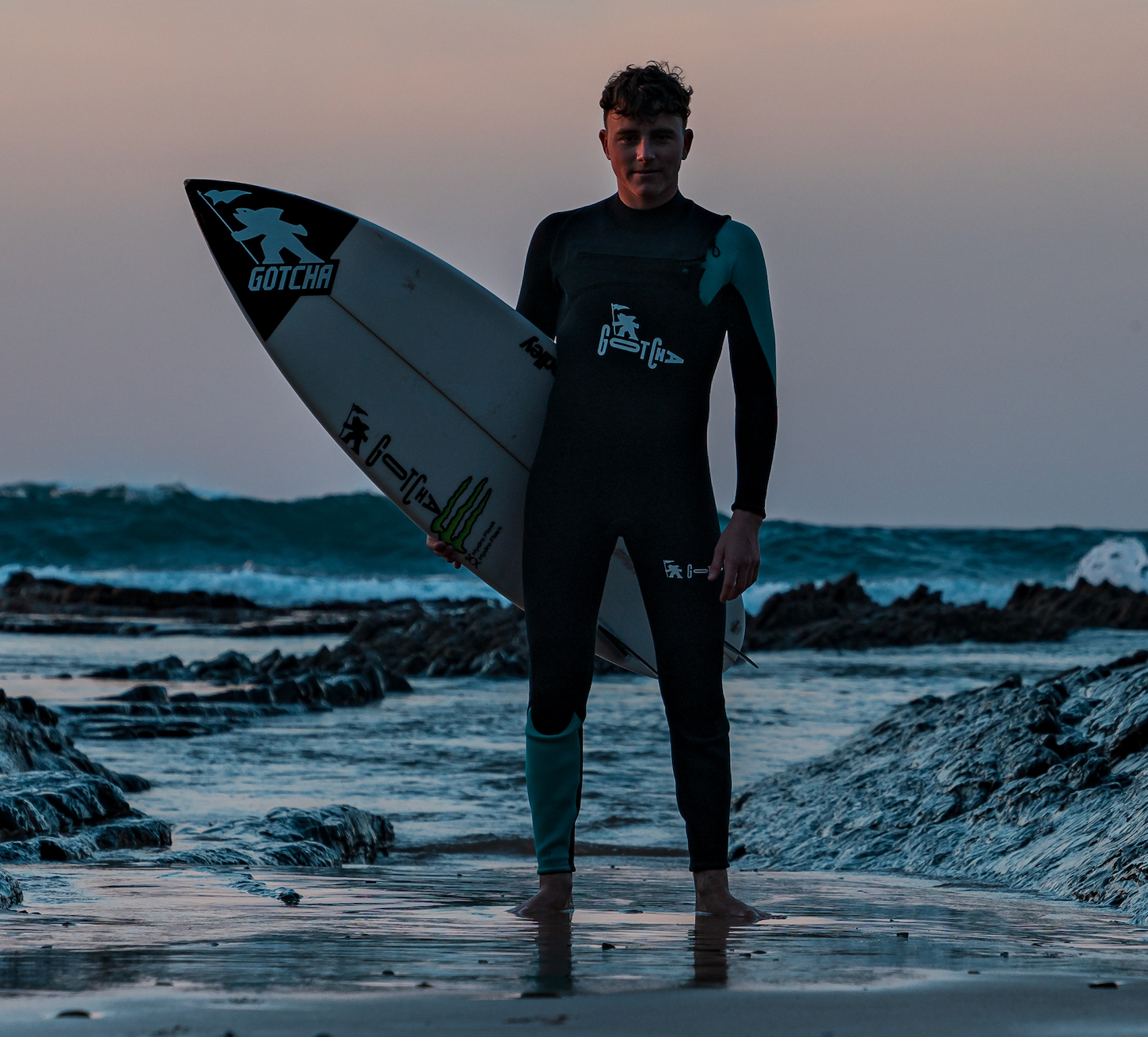 BLACK BLUE PHANTOM PRO 3.2 WETSUIT for wholesale on Faire5