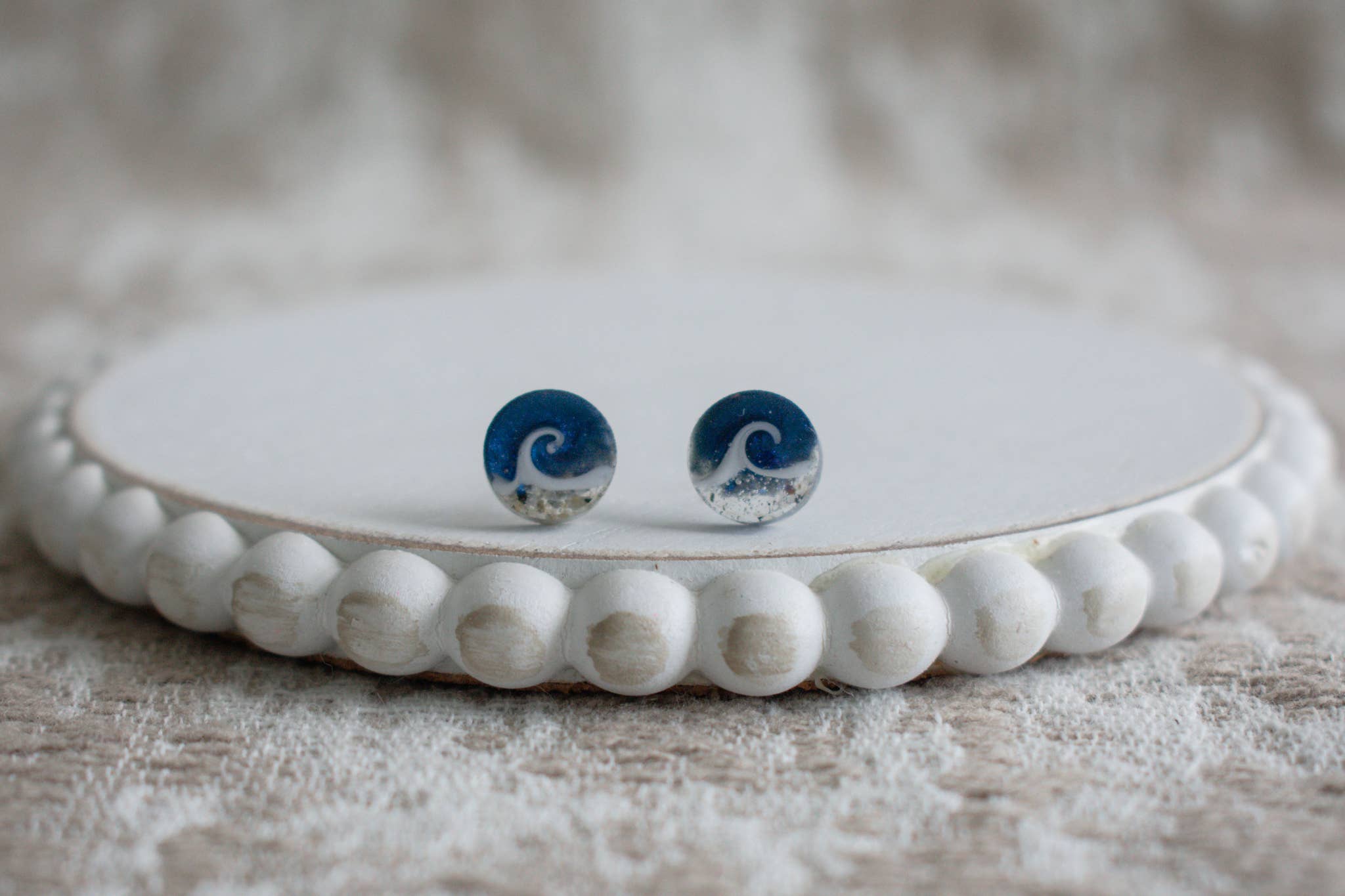 Sandy Beaches Shop – wholesale Solitärörhängen – Anpassade Sand Mini Wave Stud örhängen | Beach Sand 1