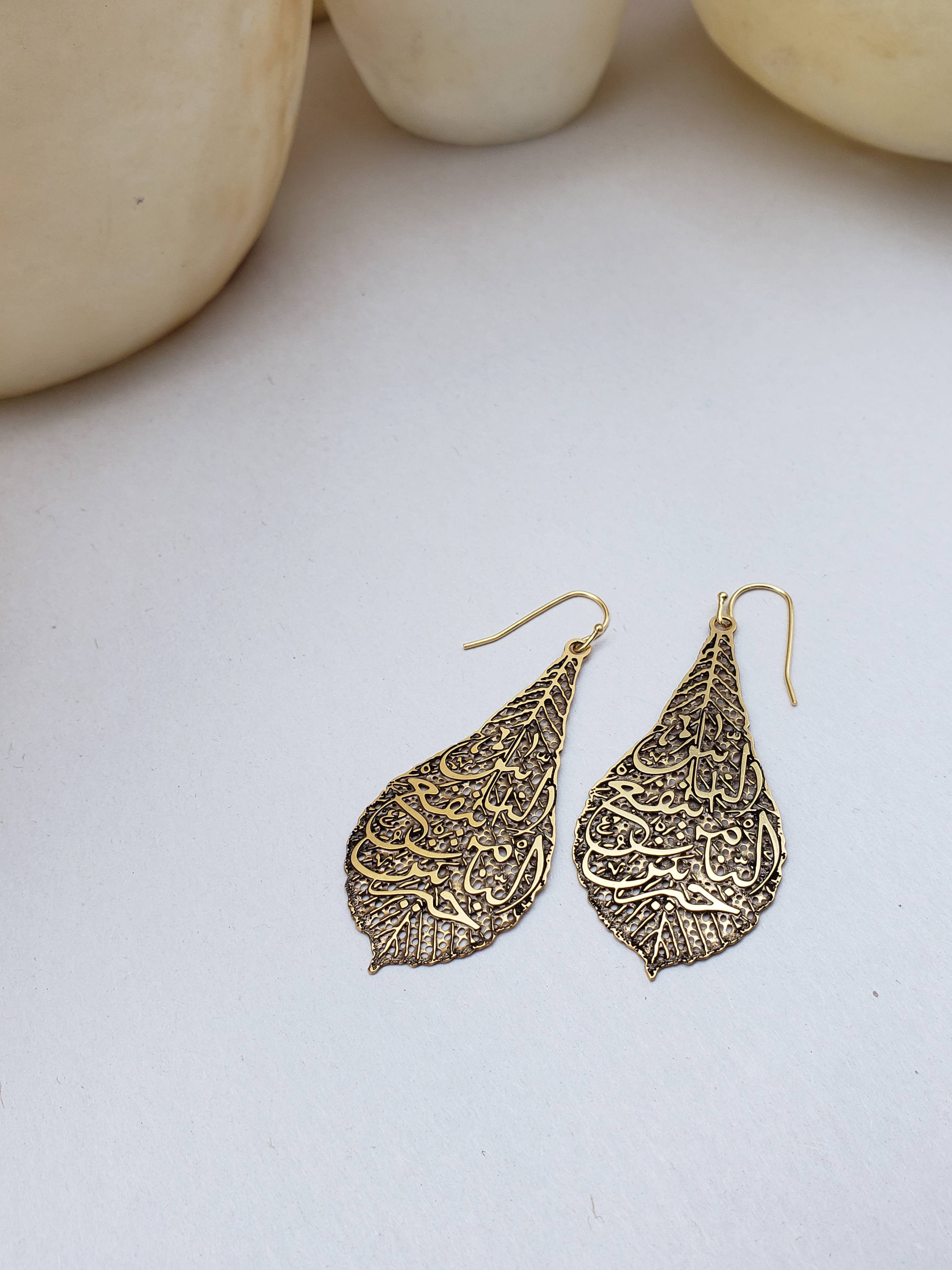 Discoveries, Inc. – Engroshandel Hængeøreringe og creoløreringe – Kalligrafi Bladøreringe - Inspireret af Islamisk Kunst5