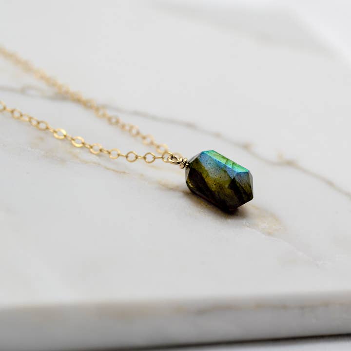 Slående "Ild" Labradorit Dobbelt Termineret Punkt Halskæde for engroshandel hos Sela+Sage