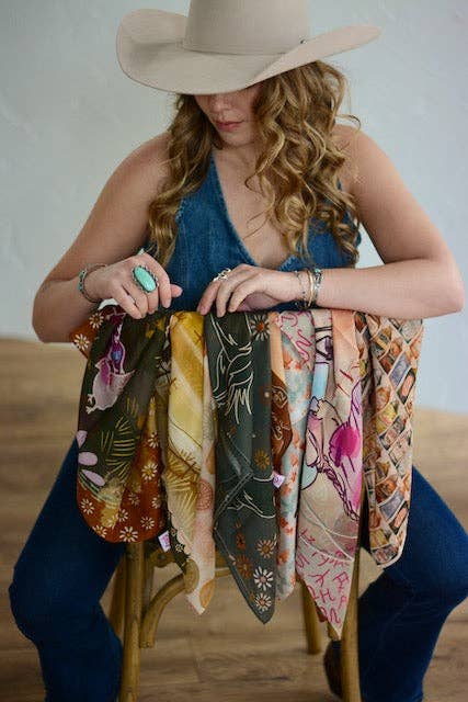 Tirzah Lane Art - Venta al por mayor Bufanda - Mujer - Pañuelo de Seda Occidental de Vaquera Redonda9