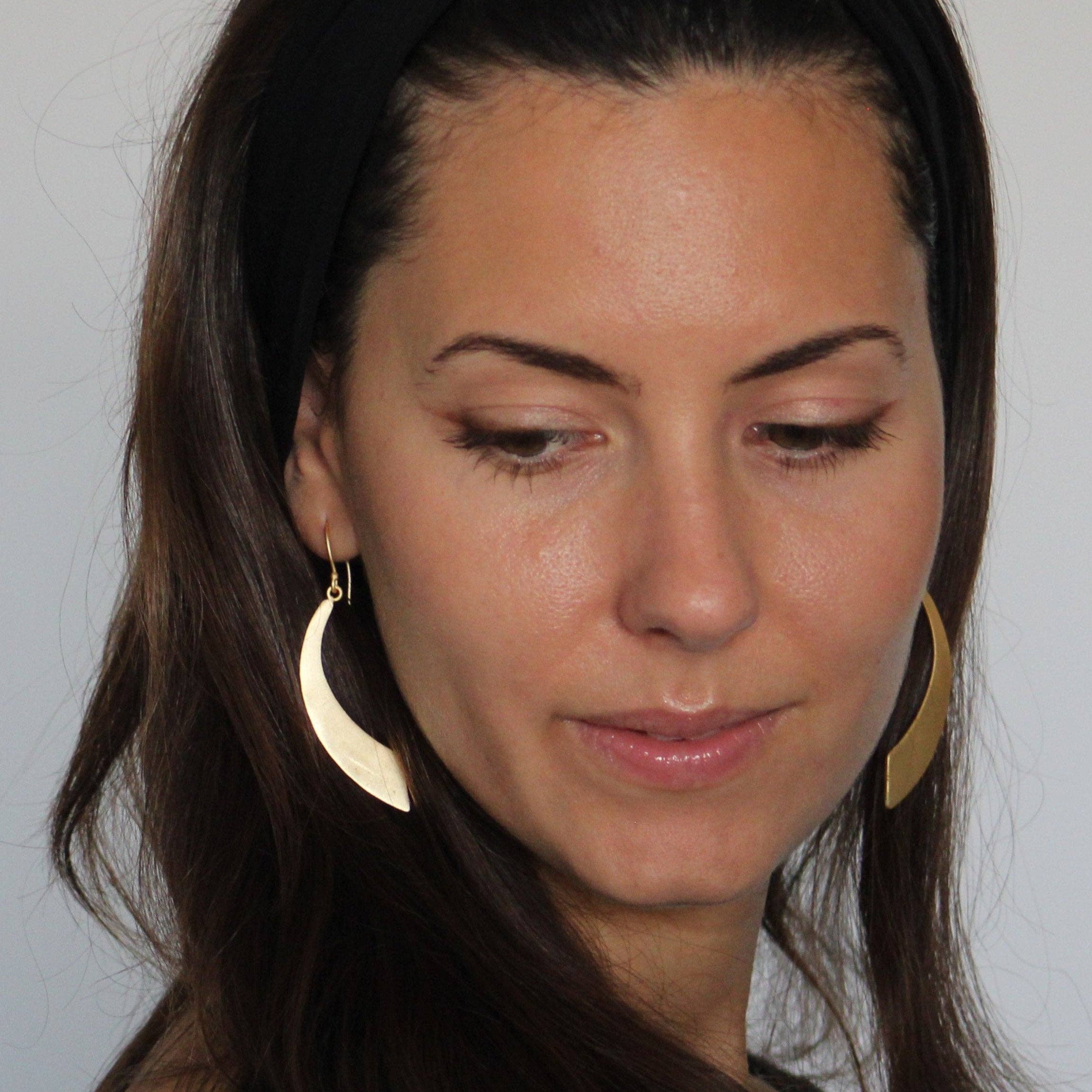 LA MAR - Vente Boucles d'oreilles pendantes - Boucles d'oreilles ESPADA plaquées or - Design avec caractère0