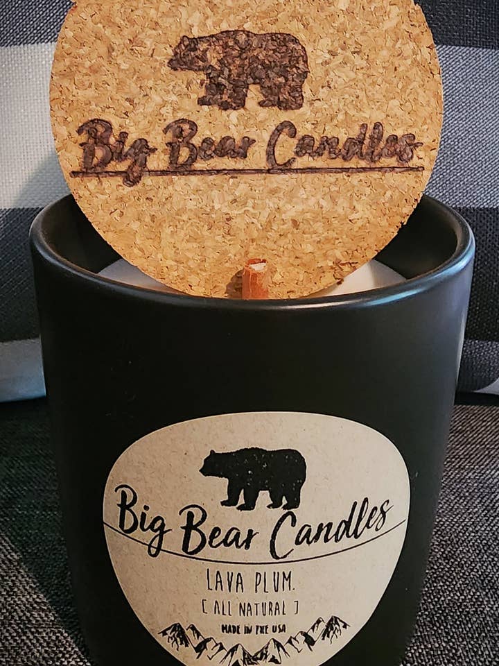 Bougies à la noix de coco/soja coulées à la main - Lava Plum pour la vente par Big Bear Candles