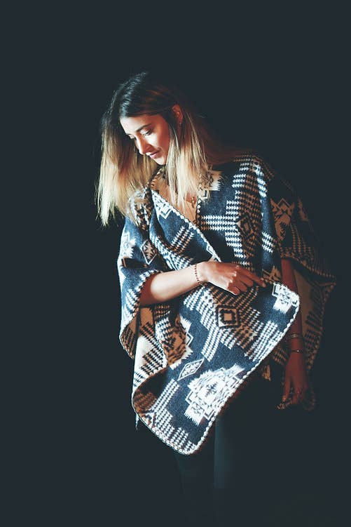 Noir et Blanc Châle Réversible Cruz en vente sur Faire9