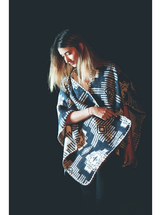 Noir et Blanc Châle Réversible Cruz en vente sur Faire9