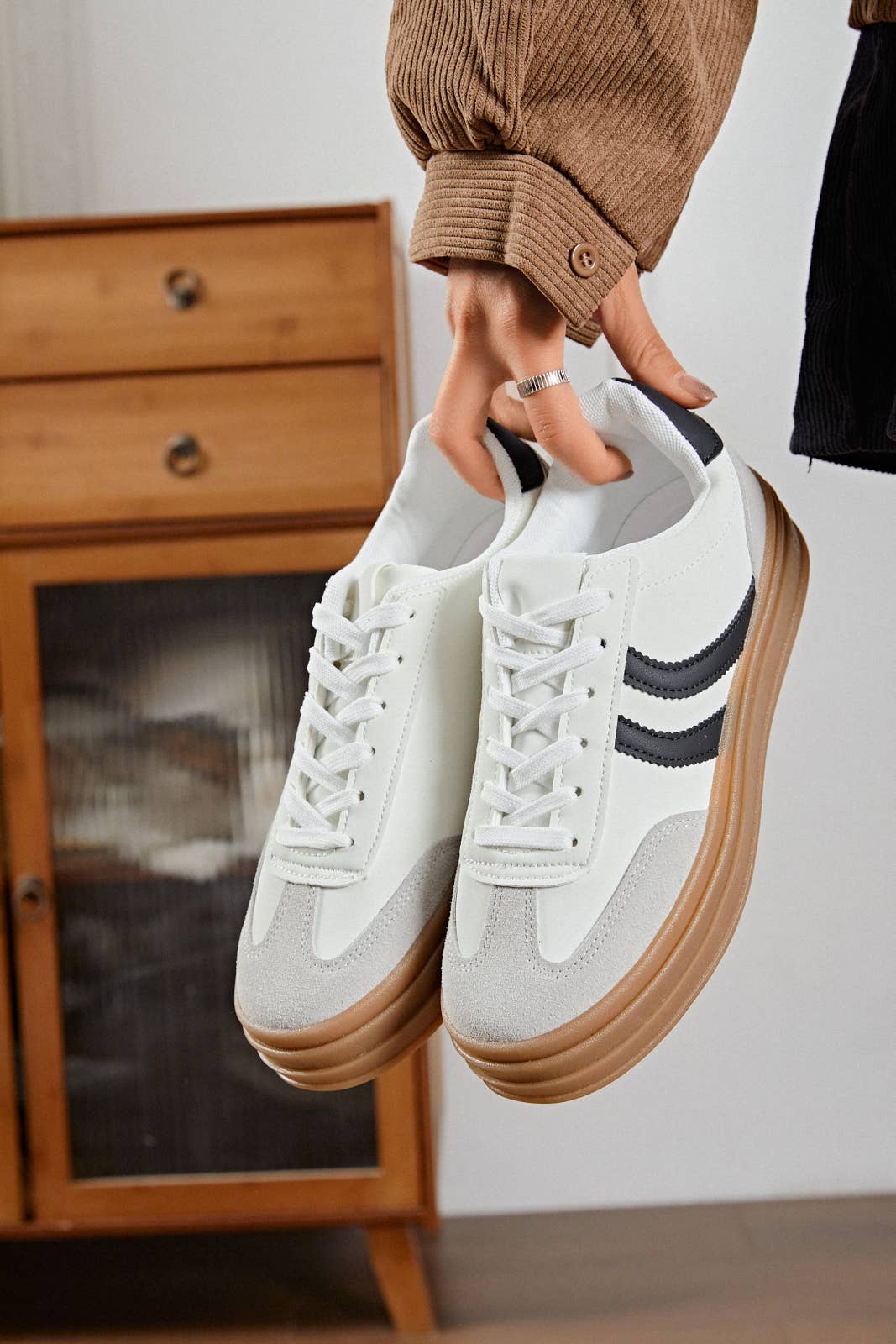 ERYNN - Wholesale Sneakers - Dames - sneakers met dikke zool en vetersluiting - Déotille10