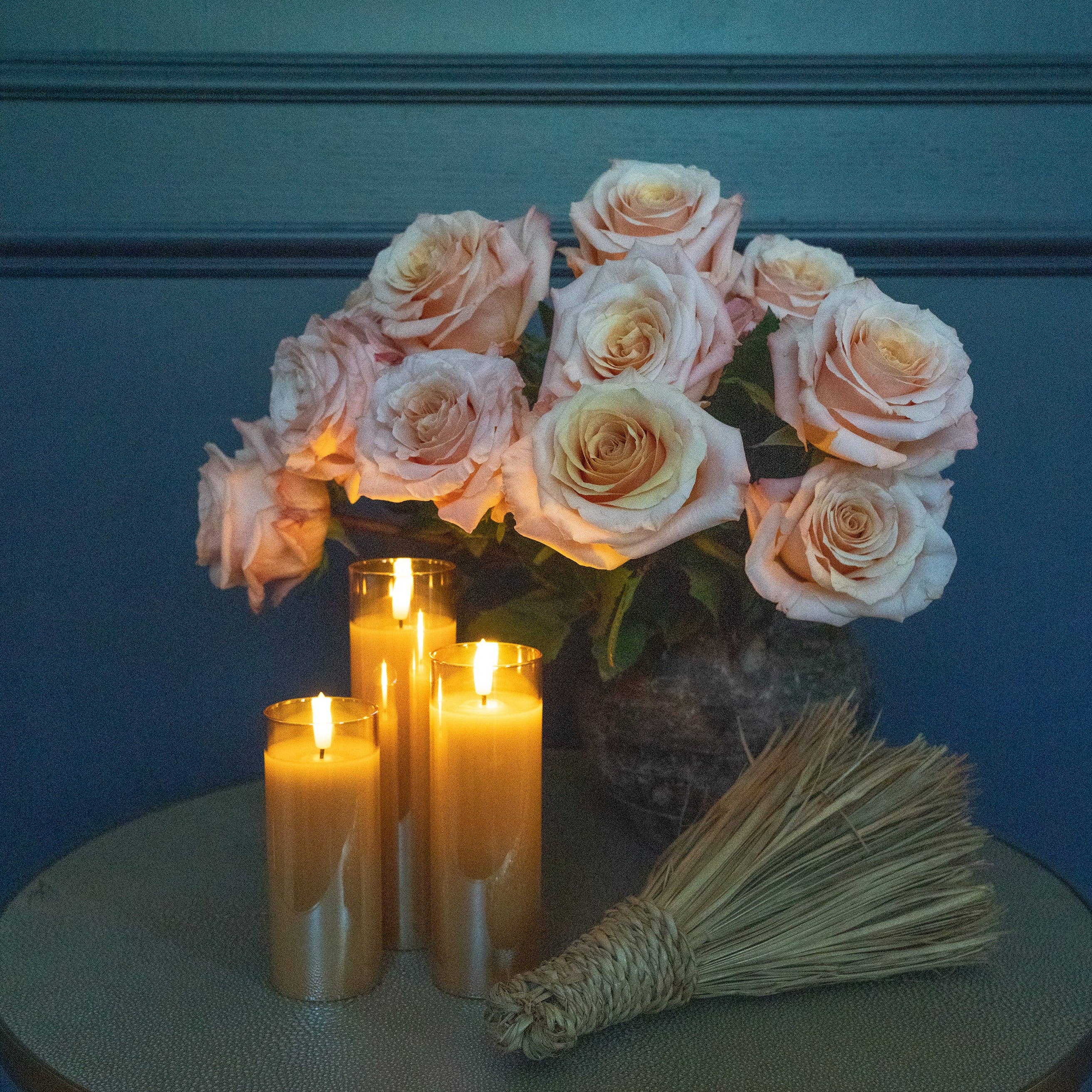 Sandstone & Sage – Großhandel Flammenlose Kerze – Amber Säulen Flammenlose LED Glaskerzen-Set, 3 Stück | Mit Fernbedienung & Timer für stimmungsvolle Beleuchtung4