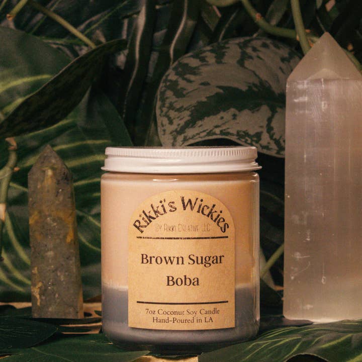Bougie Boba en sucre brun de 7 oz pour la vente par Rikki’s Wickies + Other Thingies