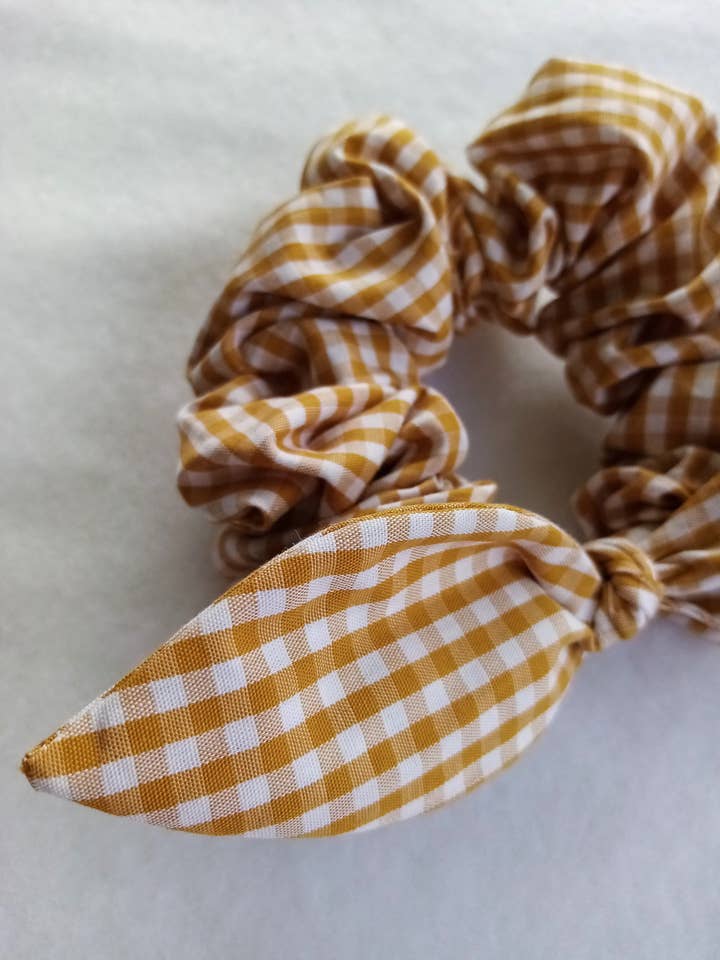 Chouchou nœud ou Foulchie à oreilles en coton à carreaux pour la vente par Esmée AccessoriesNco