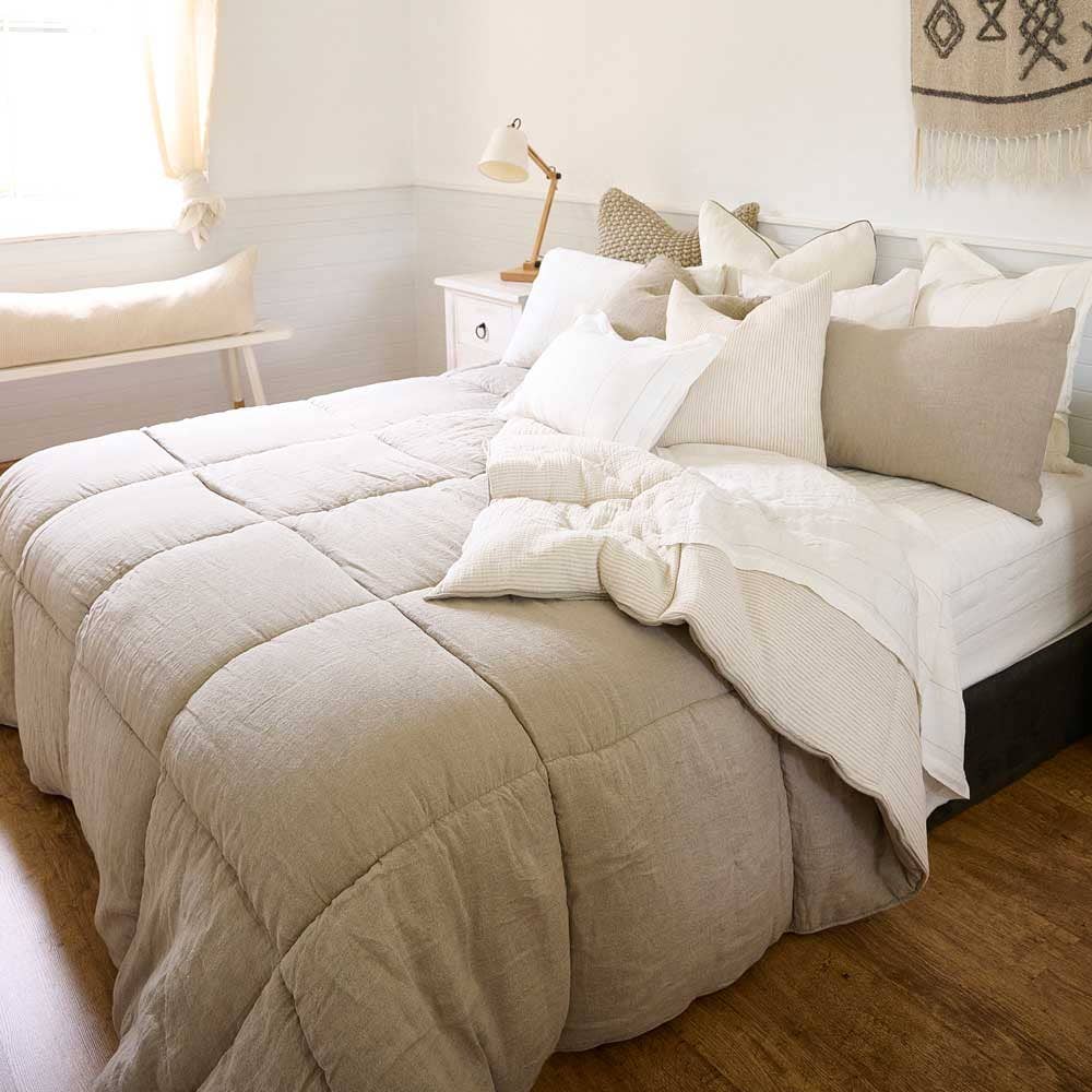 Naturlinne m' vändbar natur/vit nålrand Marina Vändbar Kviltad Sängöverkast - Naturlig med Naturlig Rand för wholesale på Faire1