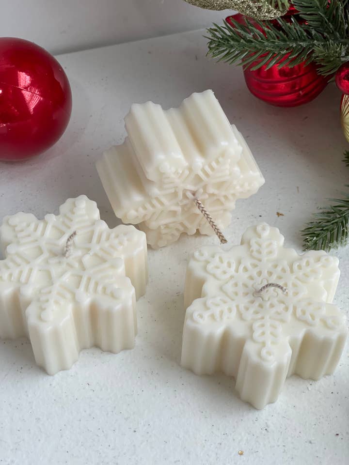 Vela de Copo de Nieve Navideño: Múltiples Aromas Festivos para venta al por mayor de Akivodu Candles