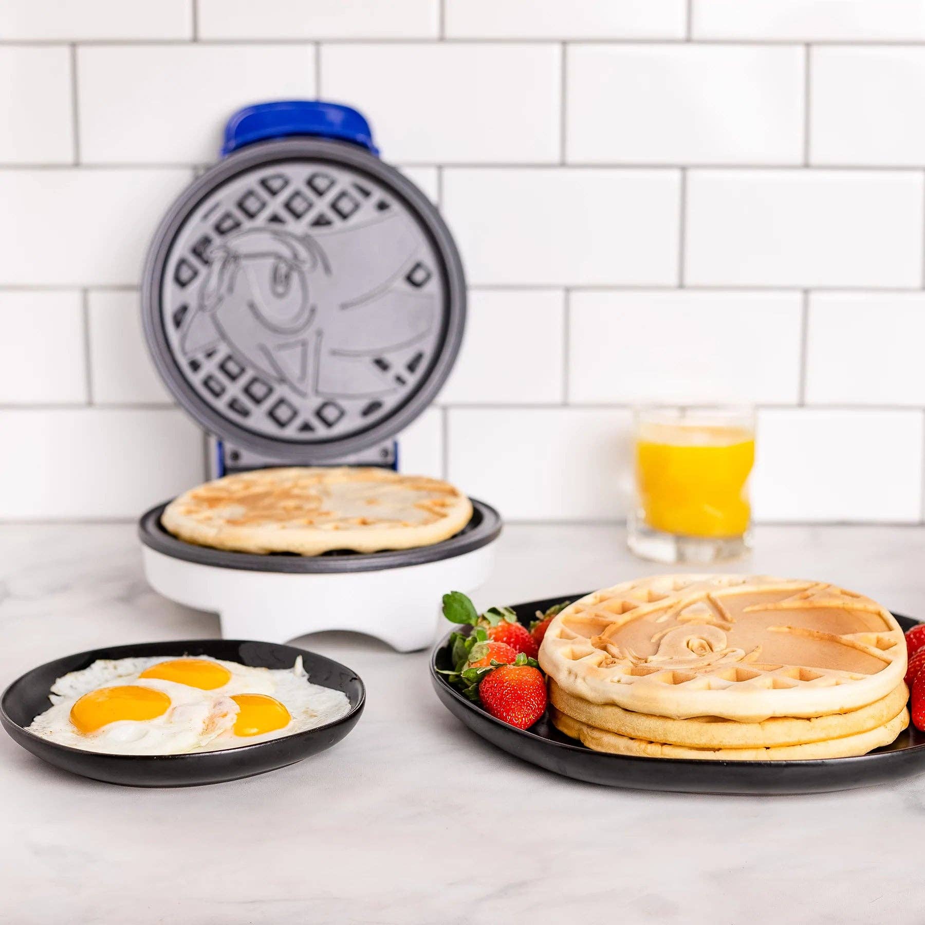 Uncanny Brands - Wholesale Kitchen Appliance - Uncanny Brands Sonic the Hedgehog Waffle Maker2