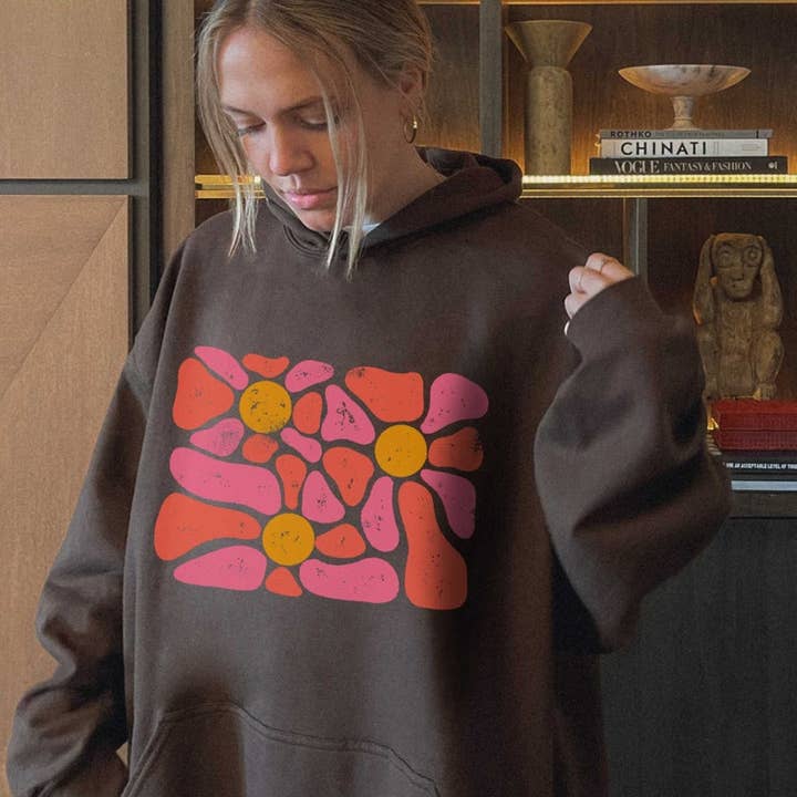 Hoodie Fleur Rétro Grunge | Hoodie Graphique Nature pour la vente par Sisterly Gifts Shop