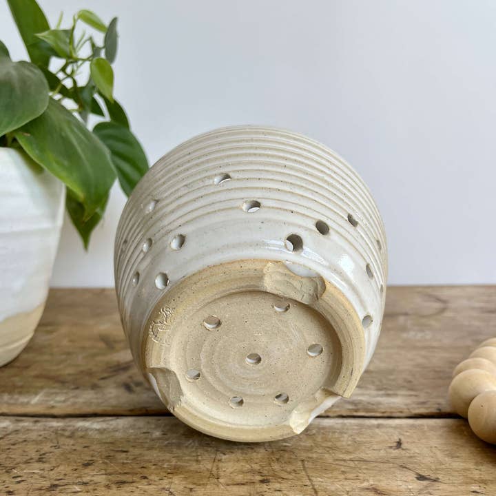 Coastal Clay Co. - Venta al por mayor Coladores - Cuenco clásico para bayas de verano con platillo - Colador de cerámica10