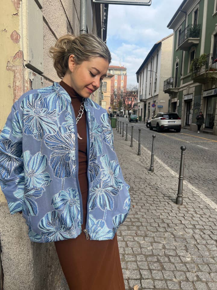 Blå Glitrende Blomstret Oversize Bomberjakke for engroshandel hos Ladin Ozden