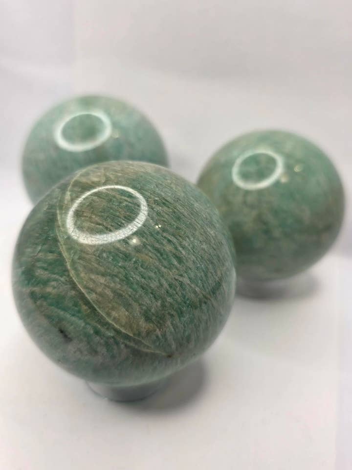 Sphère d'Amazonite 3" pour la vente par The Mystical Moons