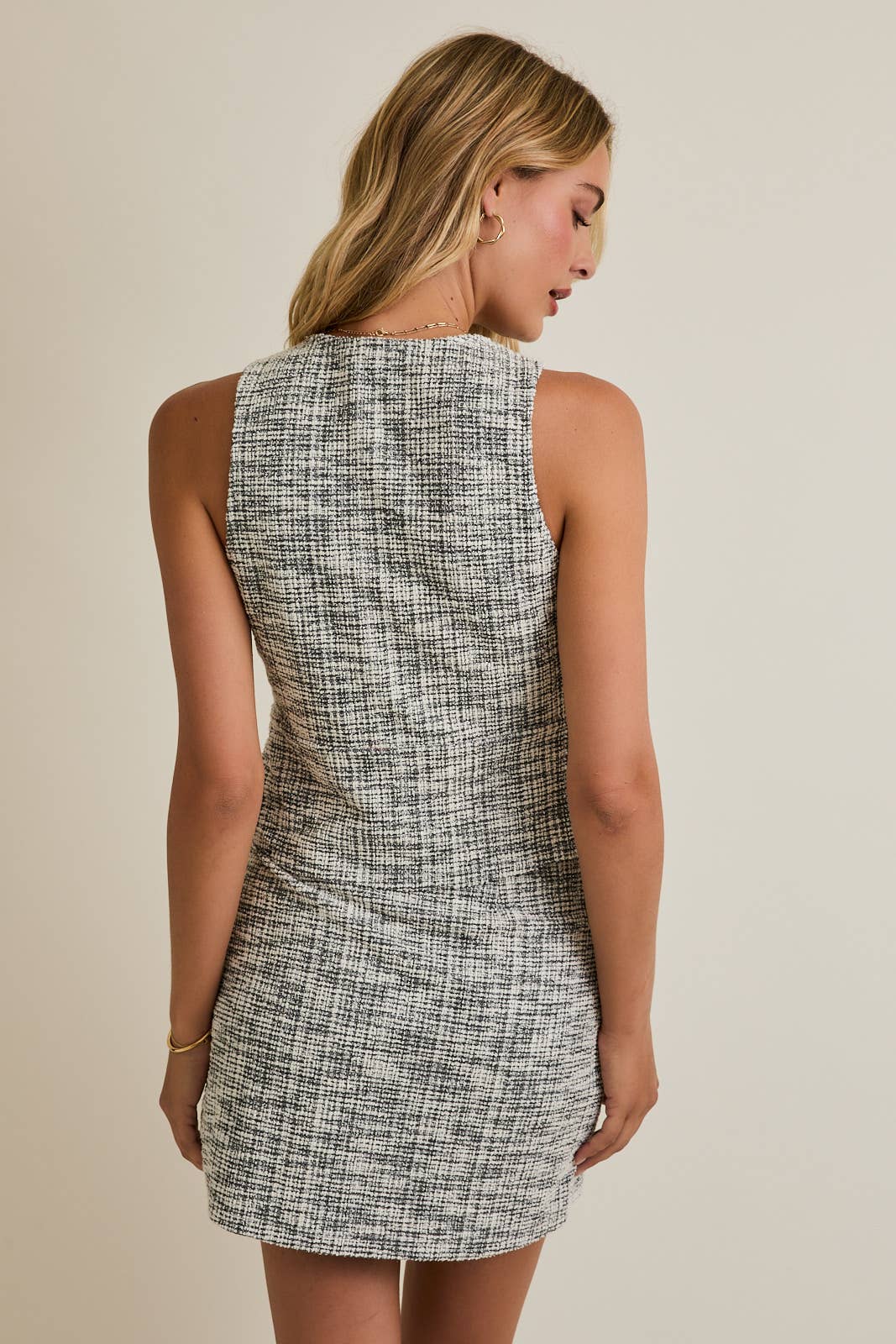 NOIR-BLANC HAUT SANS MANCHES EN TWEED À BOUTONS en vente sur Faire3