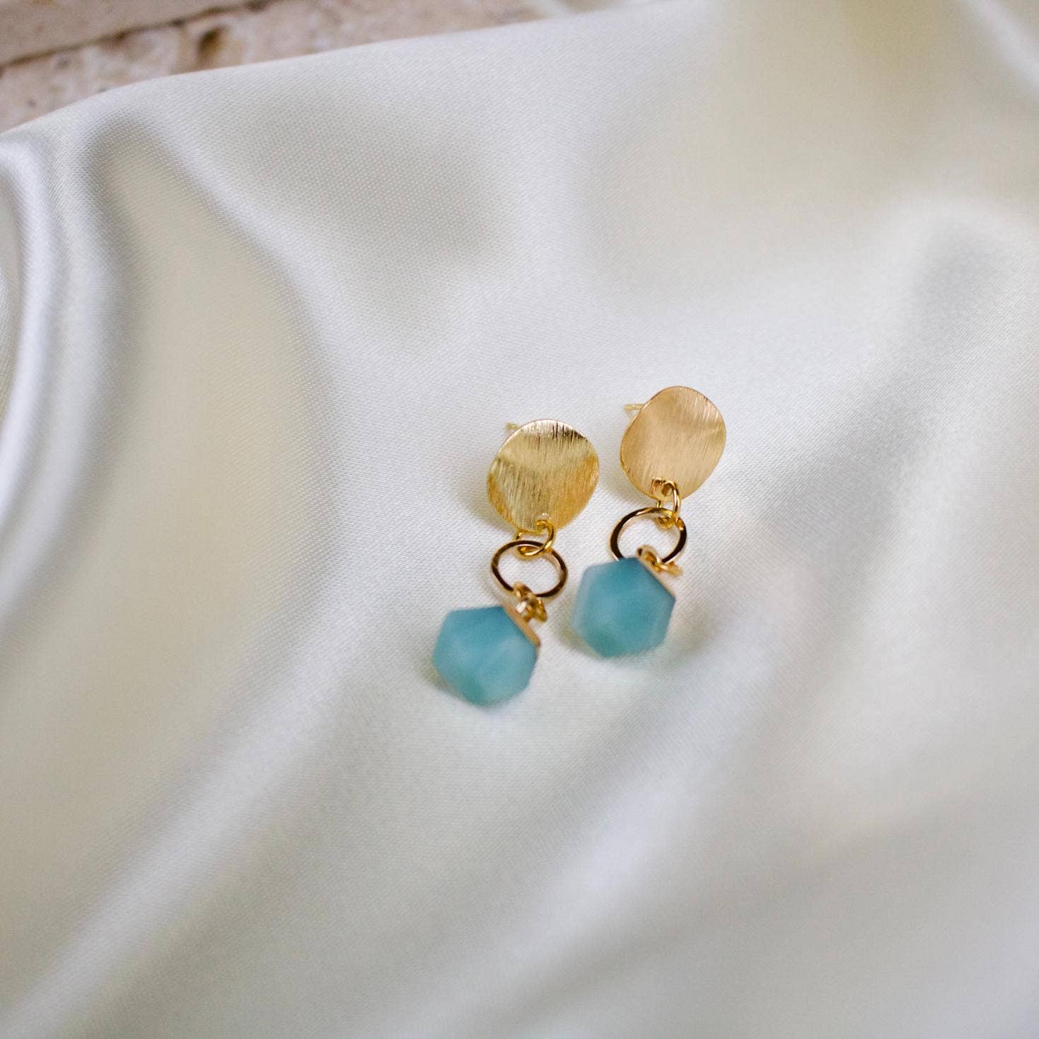 TISH jewelry – Engroshandel Hængeøreringe og creoløreringe – Wren//Amazonite Crystal Charm øreringe2