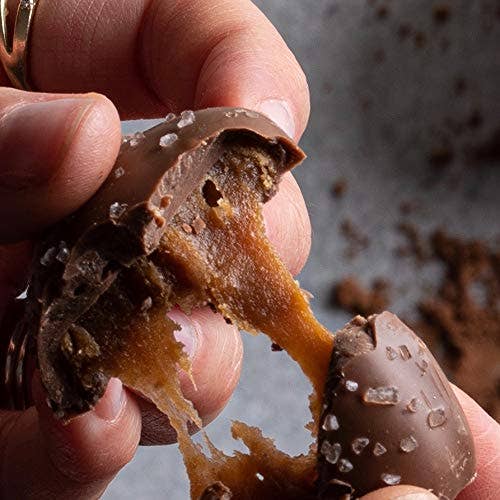 Bonnie & Pop - Wholesale Chocolate Box - The Sweet & Salty Showstopper Gift Box4