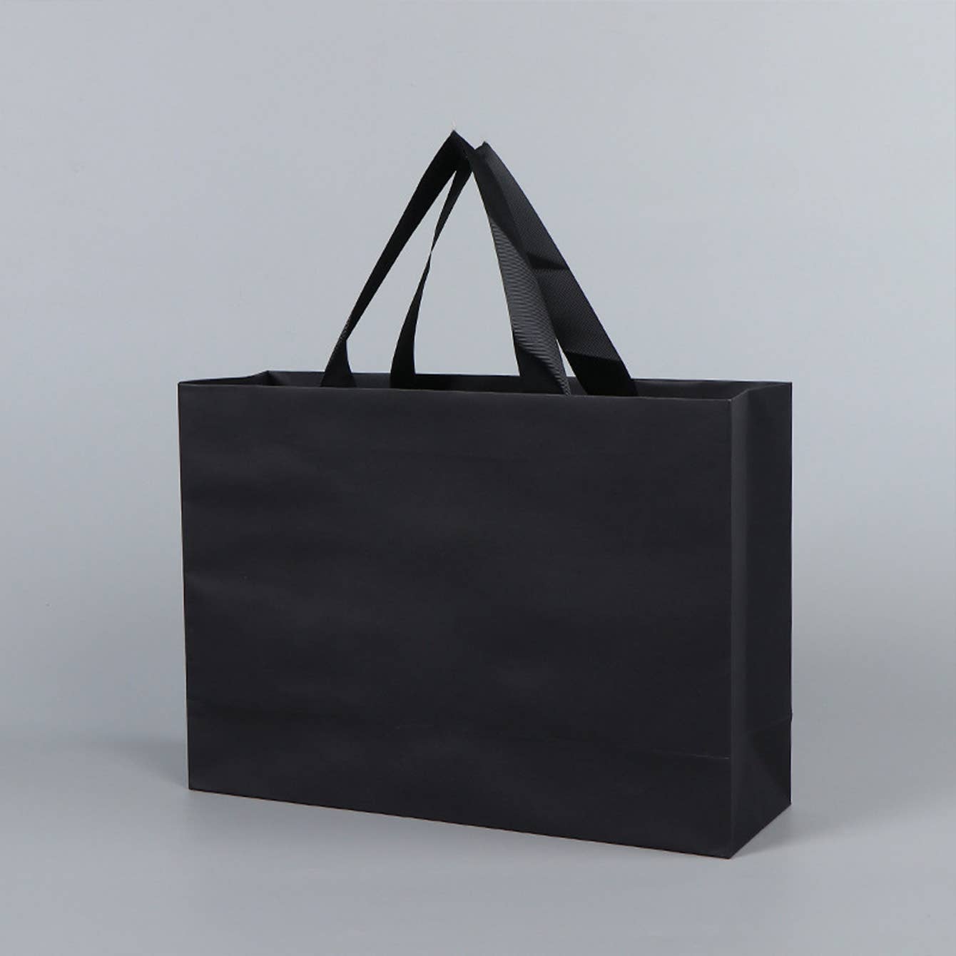 ByHome - Vente Pochette cadeau - Sac cadeau en papier noir intégral avec corde torsadée de qualité supérieure et papier de soie2
