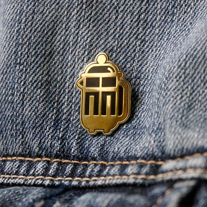 On Point Pins – wholesale Nål och knapp för kavajslag – Kaffekollektion: Emaljpin med fransk press för kaffebryggning2