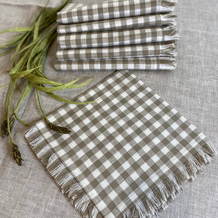 Linen napkins with fringes for wholesale by KEY LOOK1916 MILANO