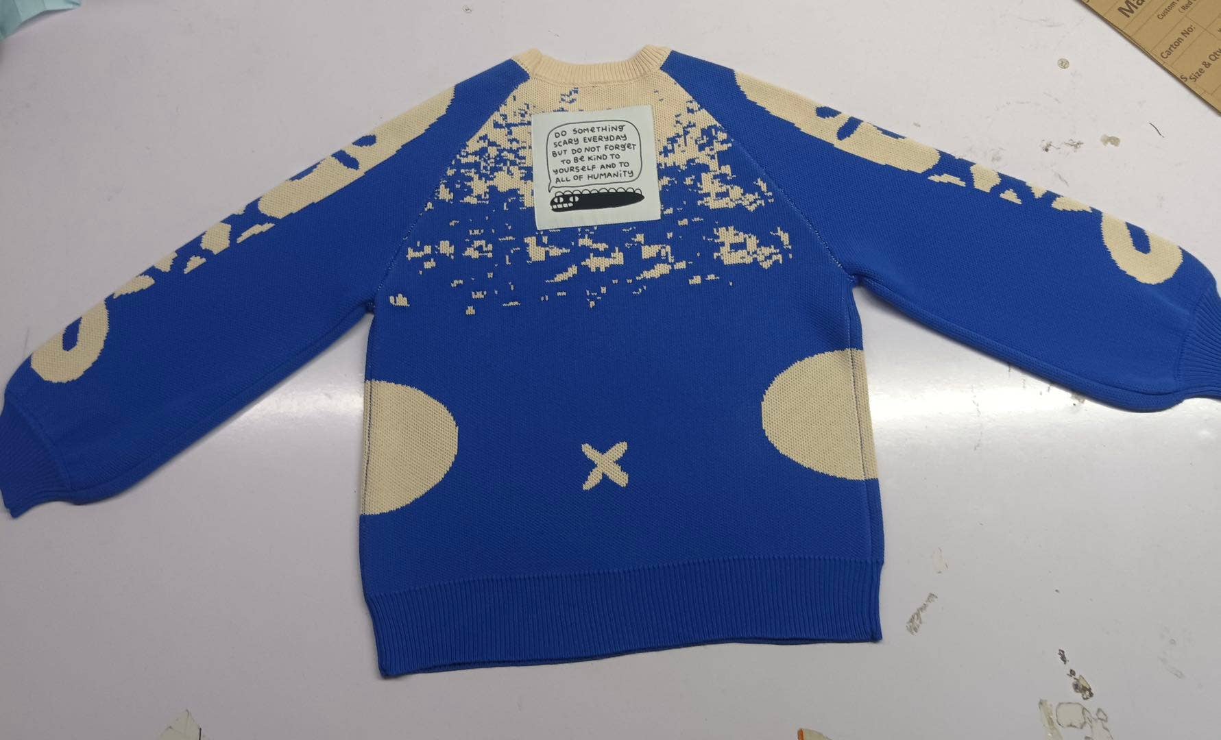 Karepango – Großhandel Strickpullover – Unisex – AKUMA: Grob gestrickter Jacquard-Pullover3