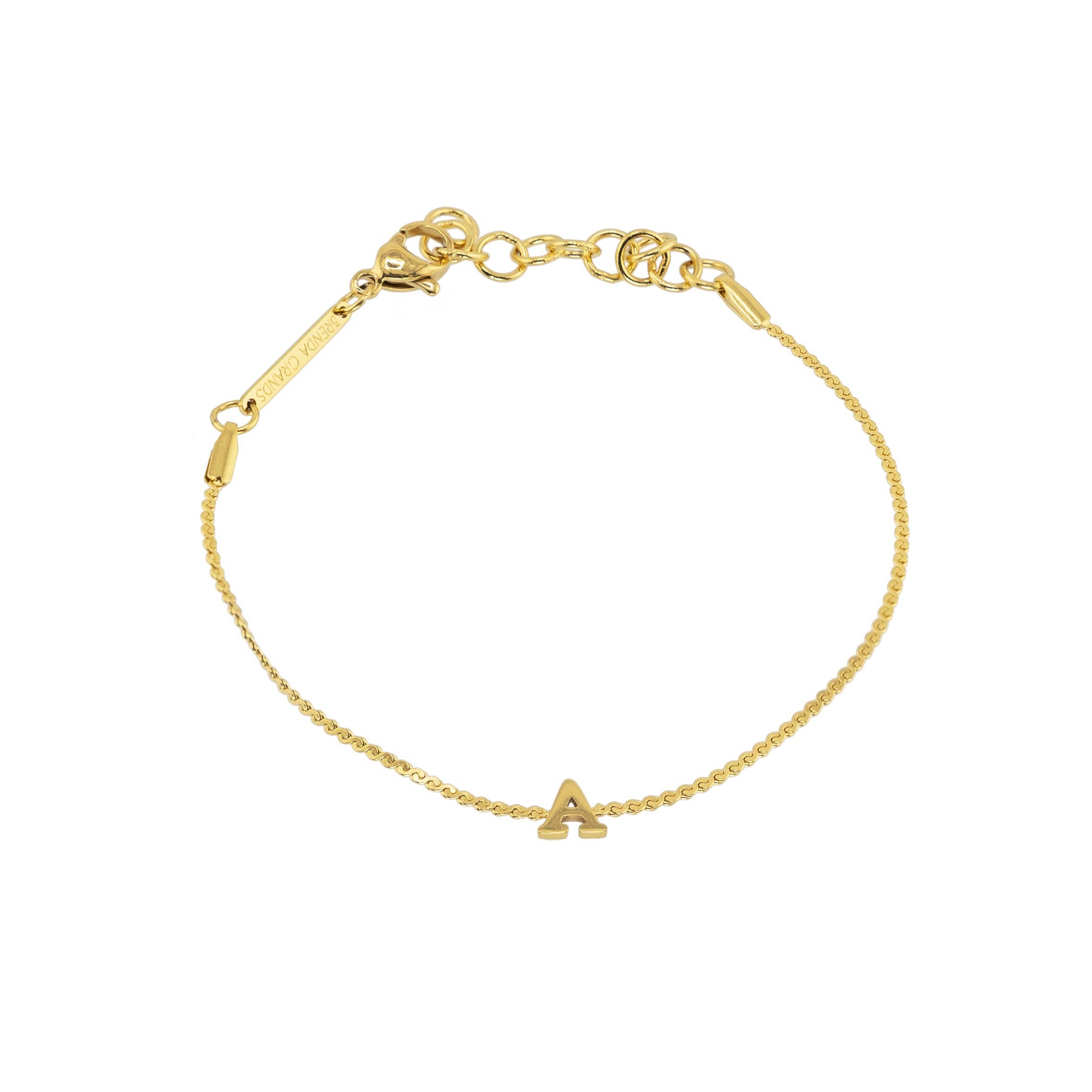 Brenda Grands Jewelry – Großhandel Armband mit Charms/Anhängern – Wasserdichtes zierliches Gold-Initialen-Armband16
