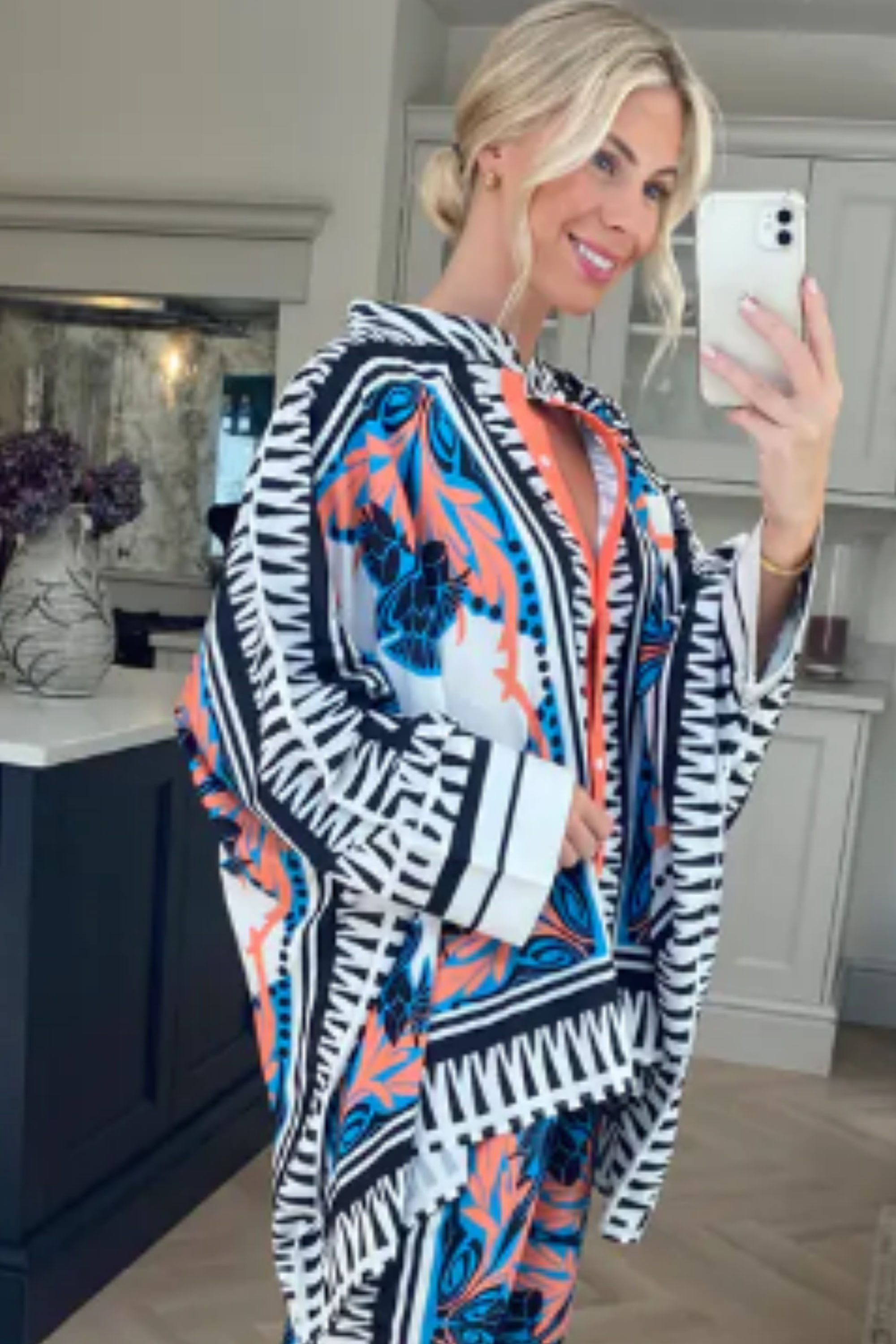 CY FASHION. LONDON – wholesale Shirt – Women’s – Floral and Leaves Print Oversized shirt 1