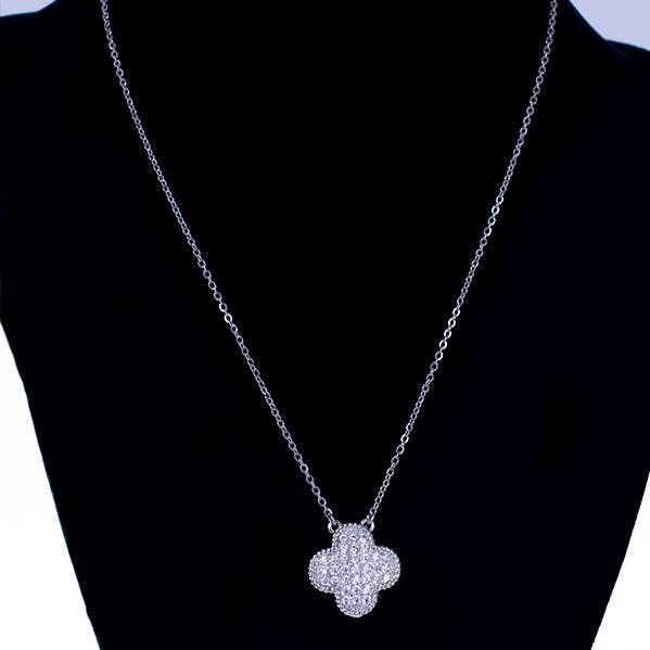 Collana con fiore di cristallo per la vendita all'ingrosso da parte di My Best Kept Jewelry