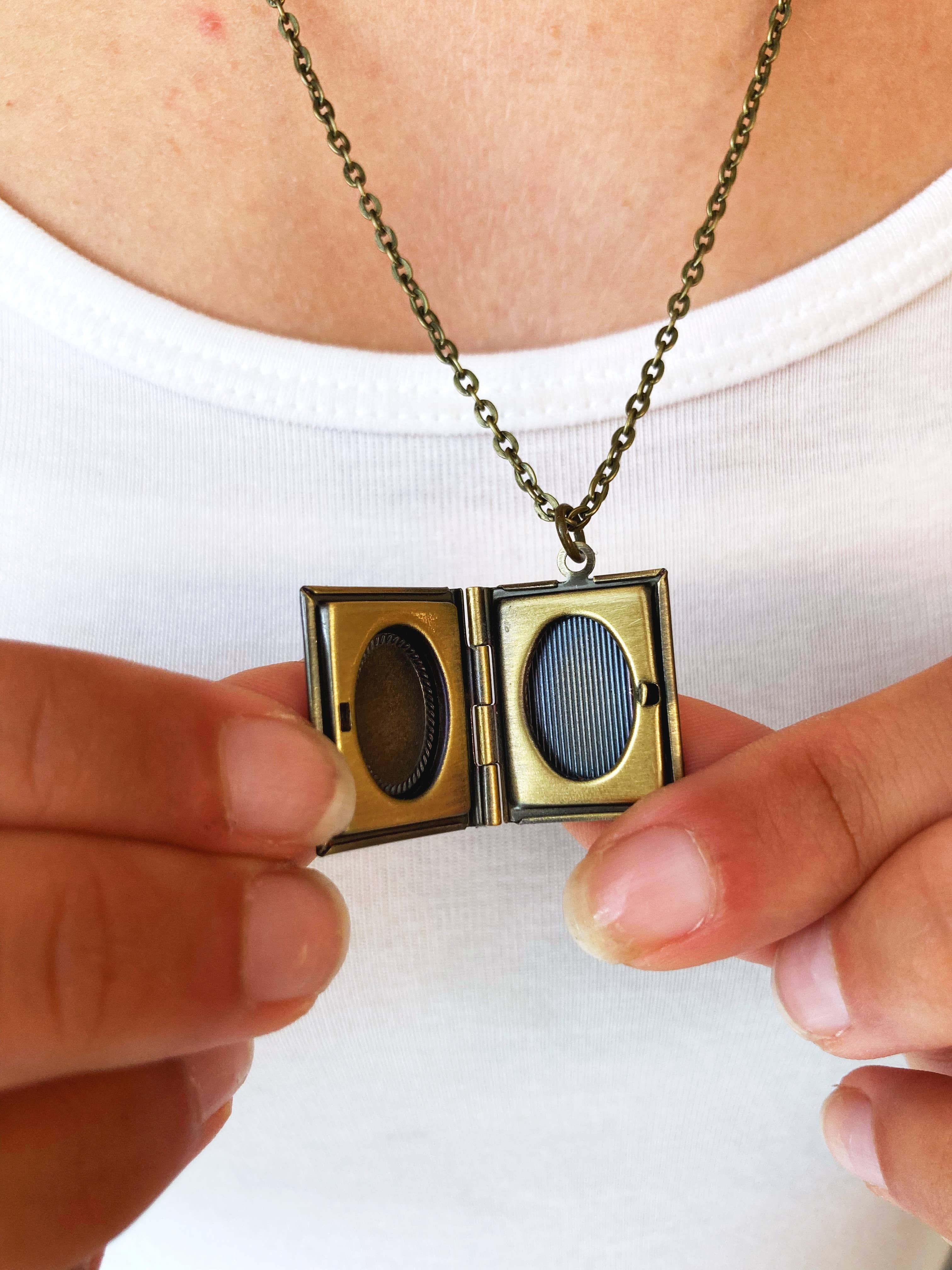 Marshall and Rose – Colar com medalhão por atacado – Livro Locket Orgulho e Preconceito - Pavão Vintage1