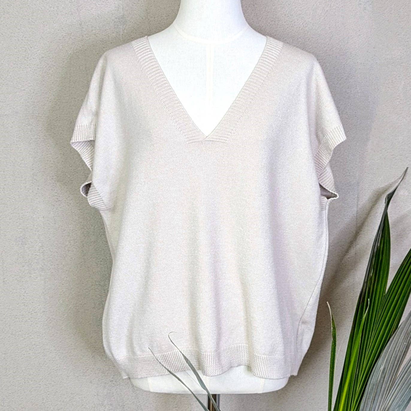 Tempest Designs – wholesale Knit top – Women's – Viscose mix knitted tank top with V-neck2