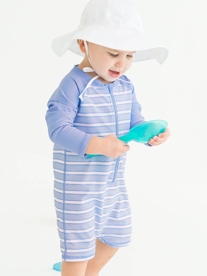 Traje de baño de una pieza con protección solar de manga larga a rayas azul periwinkle y windsurfer para bebé niño. para venta al por mayor de RuffleButts + RuggedButts