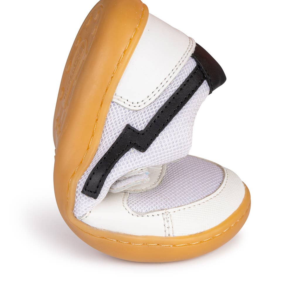 Chetto - Wholesale Athletic Sneakers - Kids - DEPORTIVO RAYO BAREFOOT WHITE/BLACK – SAFE STYLE4