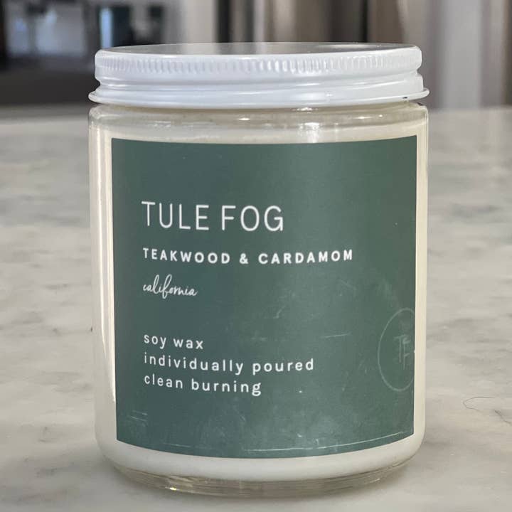Teakwood + Kardamom Soja-Kerze 7oz für den Großhandel von Tule Fog Candles