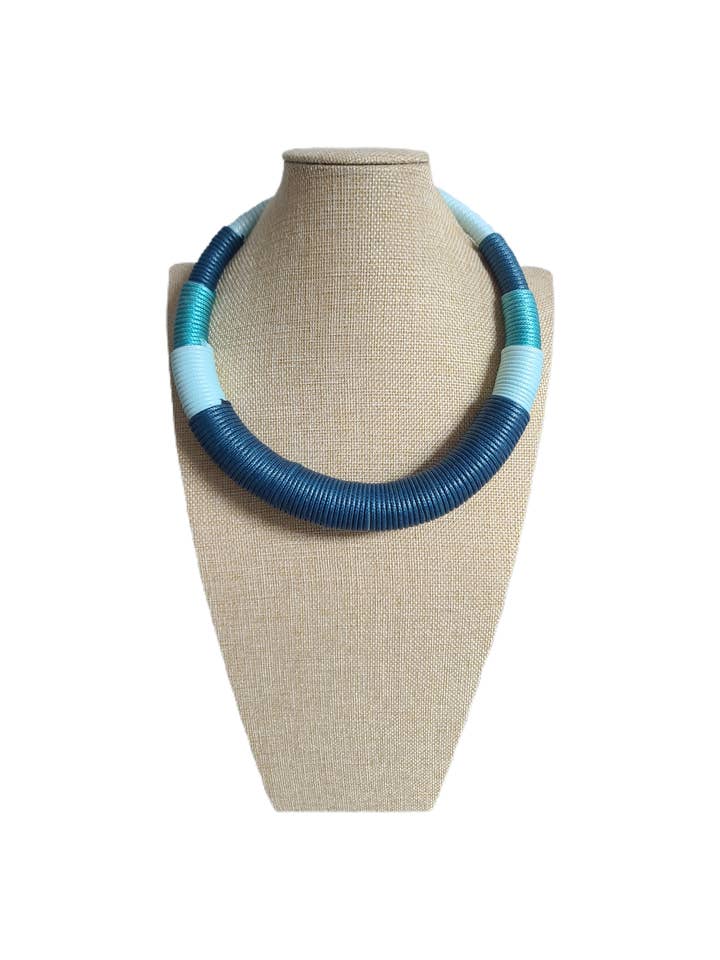 Zubehör - Choker-Halskette mit gerollten Fäden (JXT01) für den Großhandel von La Mar