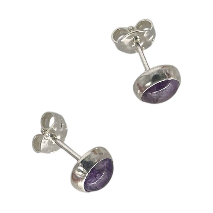 Boucles d'oreilles clous en argent sterling avec cabochon d'améthyste pour la vente par Maka Imports