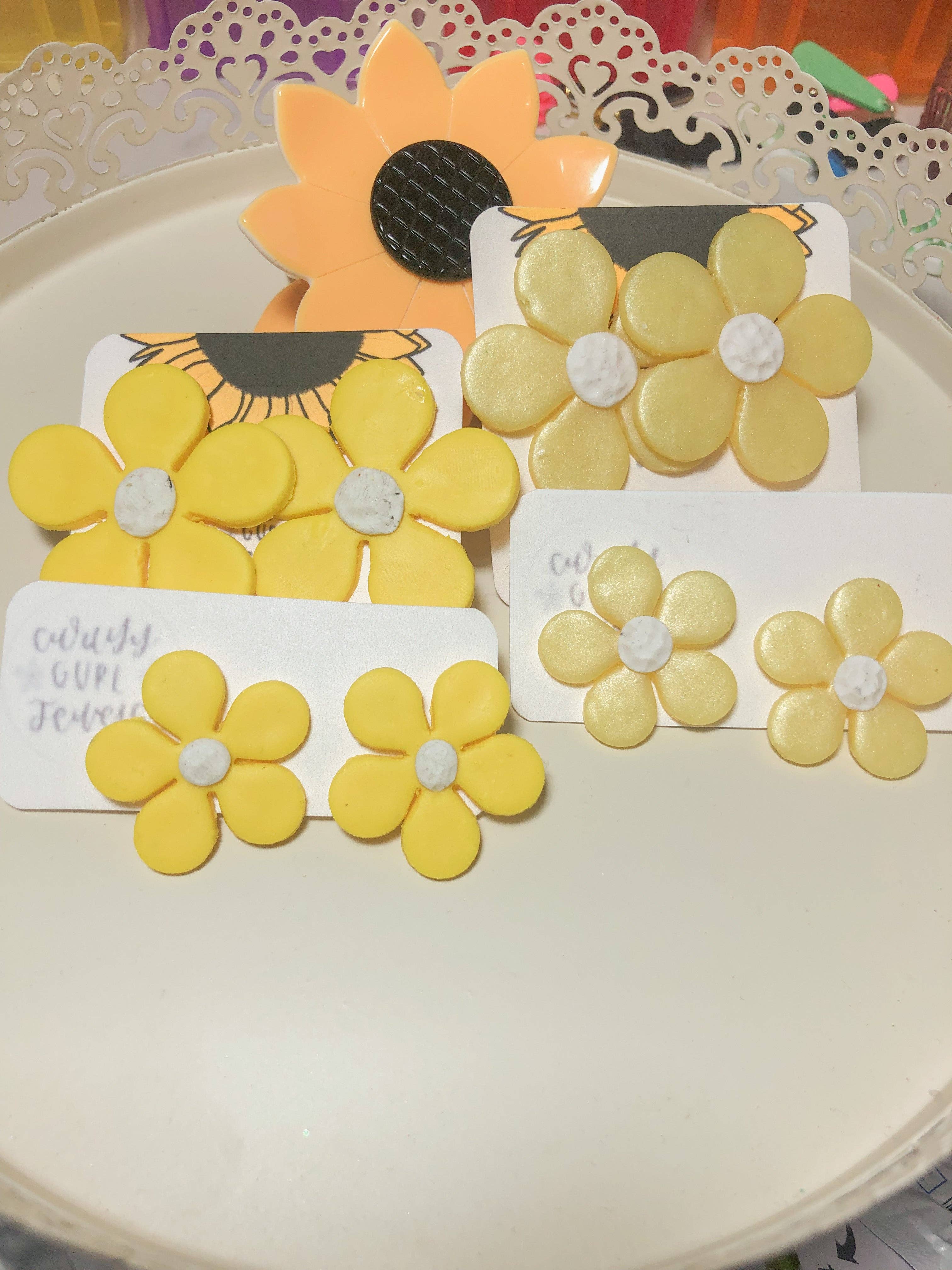 Curlyygurljewels - Wholesale Dangle Earrings - Spring Daisies1